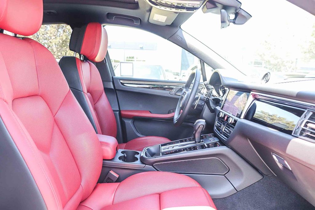 2024 Porsche Macan S photo 14