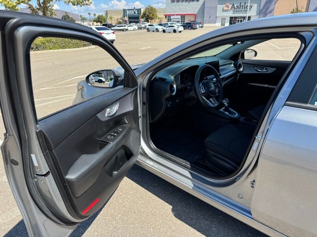 2023 Kia Forte LXS photo 19