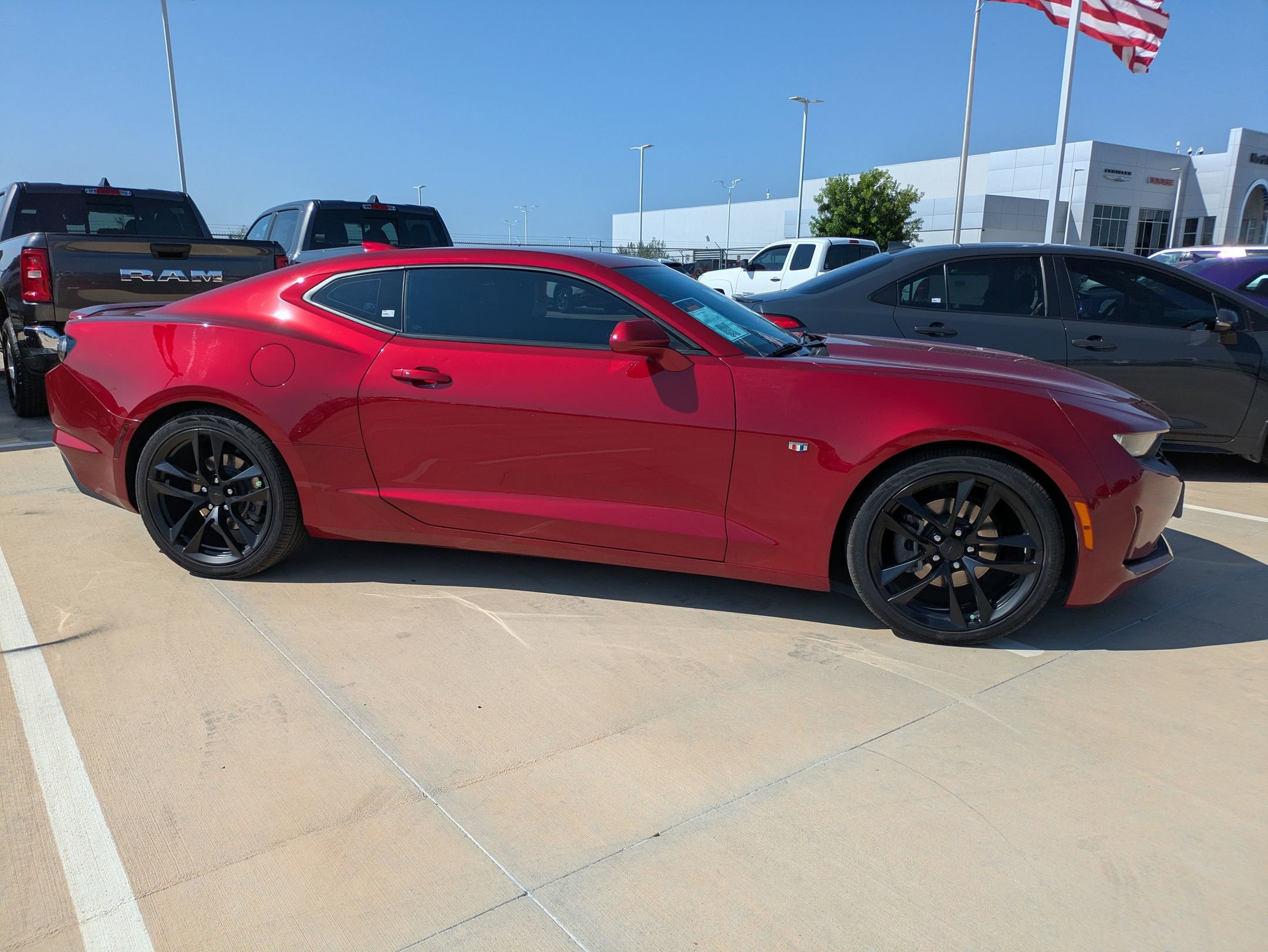 2023 Chevrolet Camaro 1LT photo 2