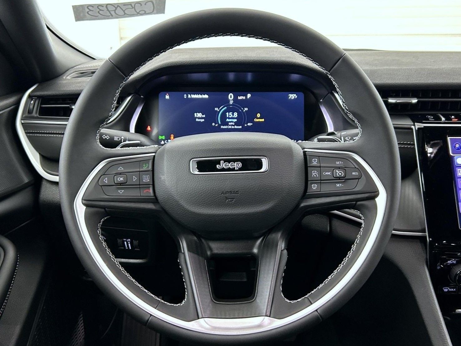 2025 Jeep Grand Cherokee Laredo photo 11