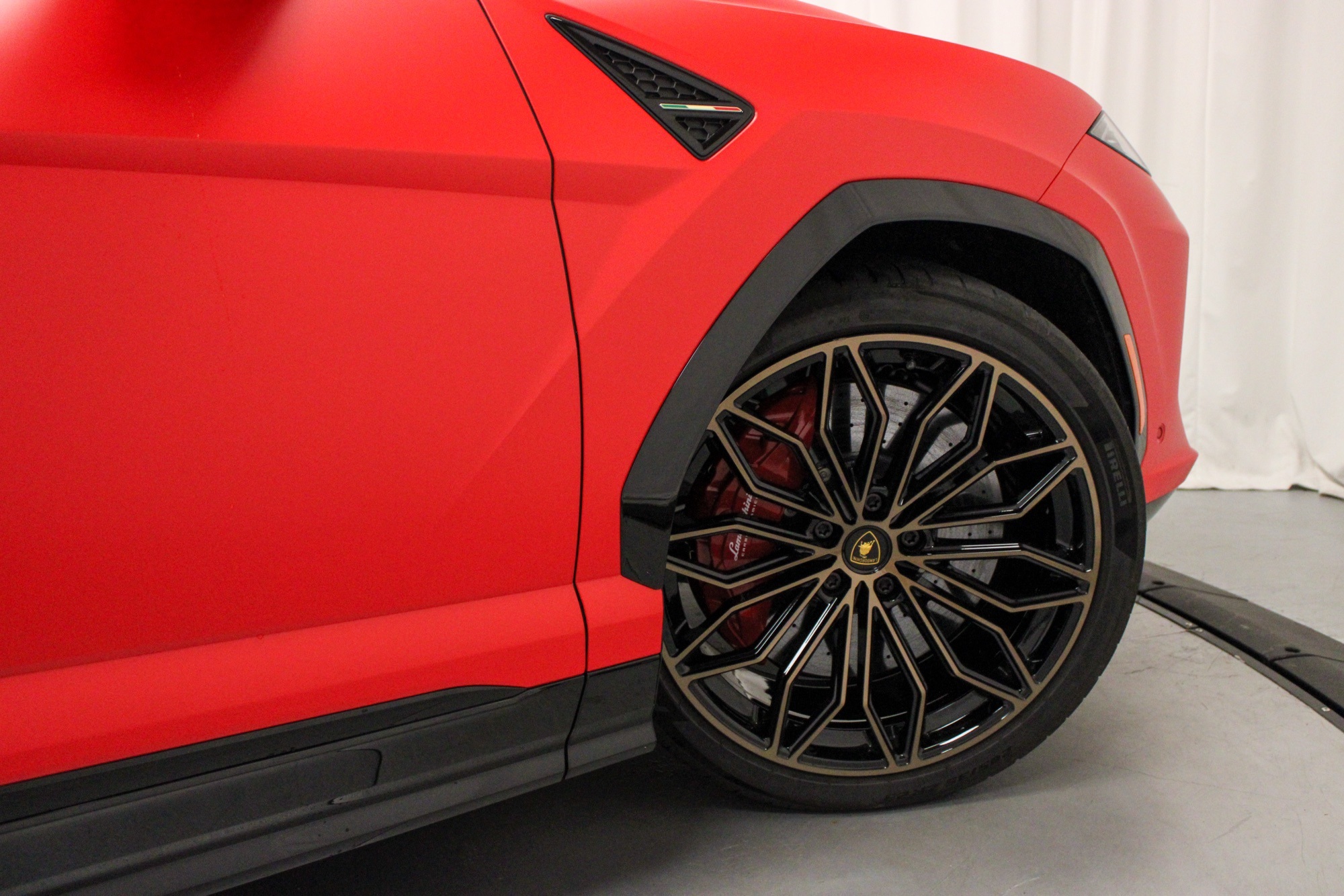 2025 Lamborghini Urus SE photo 11
