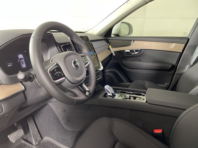 2025 Volvo XC90 T8 AWD Plus photo 20