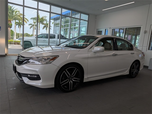 2017 Honda Accord Touring photo 4