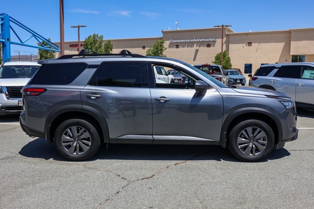 2025 Nissan Pathfinder SV photo 3