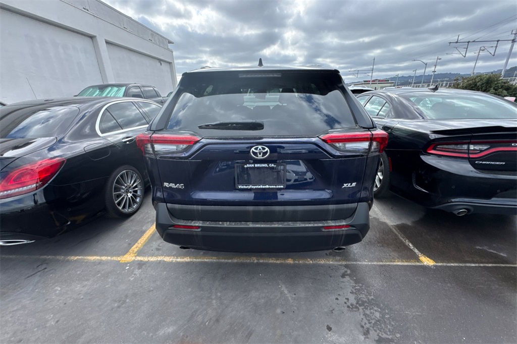 2023 Toyota RAV4 XLE photo 4