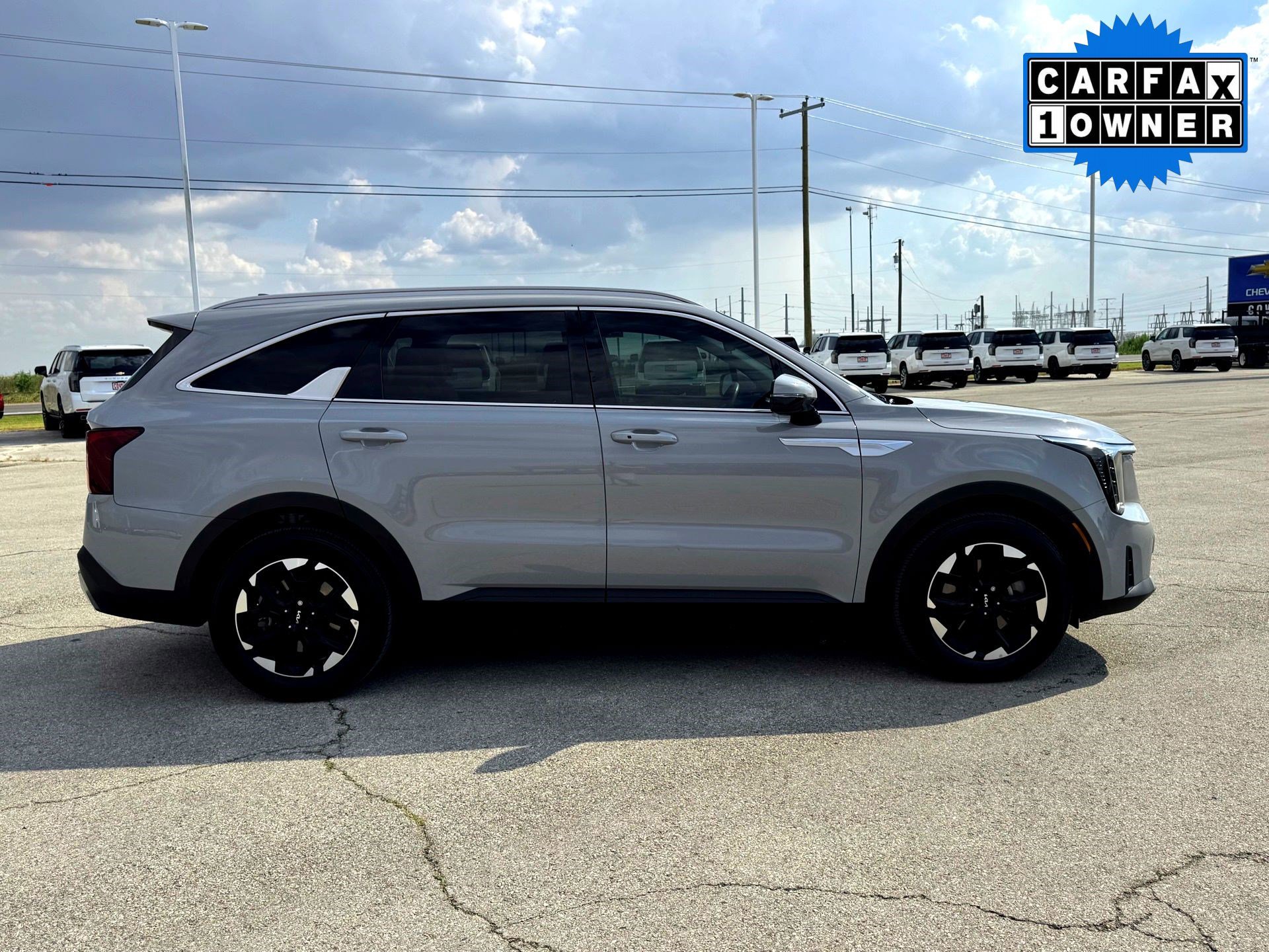 2025 Kia Sorento S photo 4
