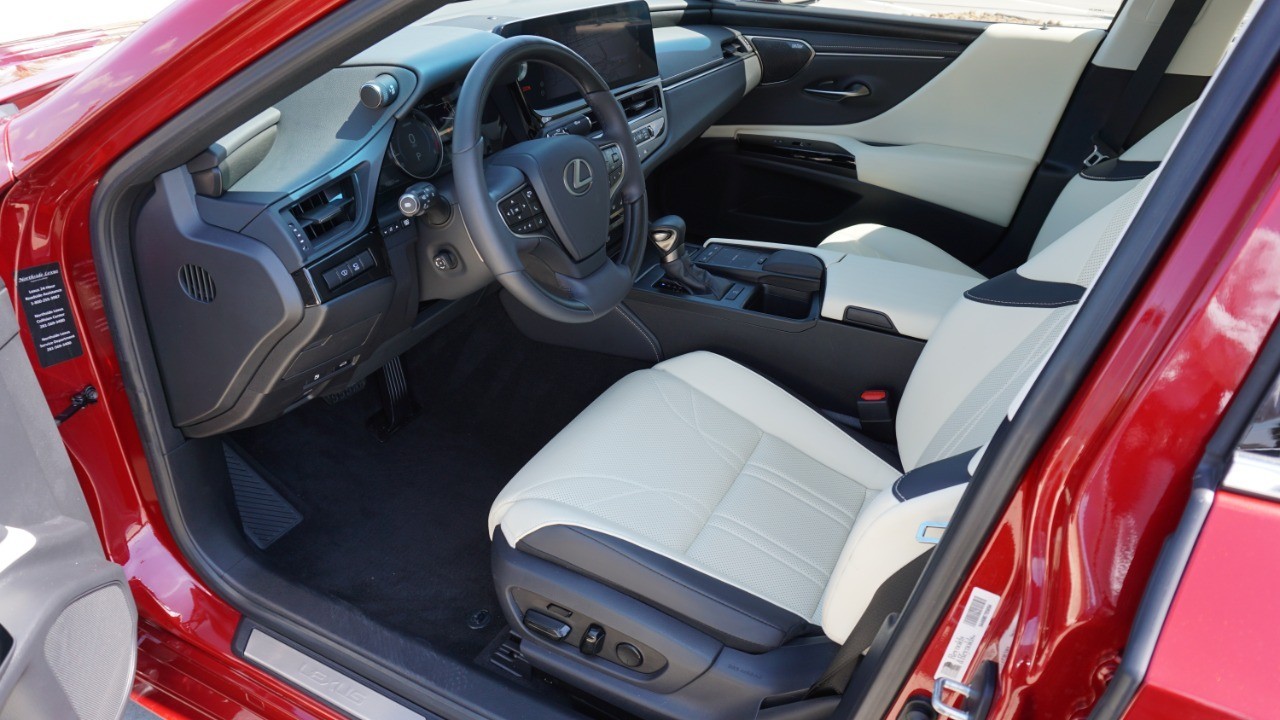 2022 Lexus ES 350 Ultra Luxury photo 11