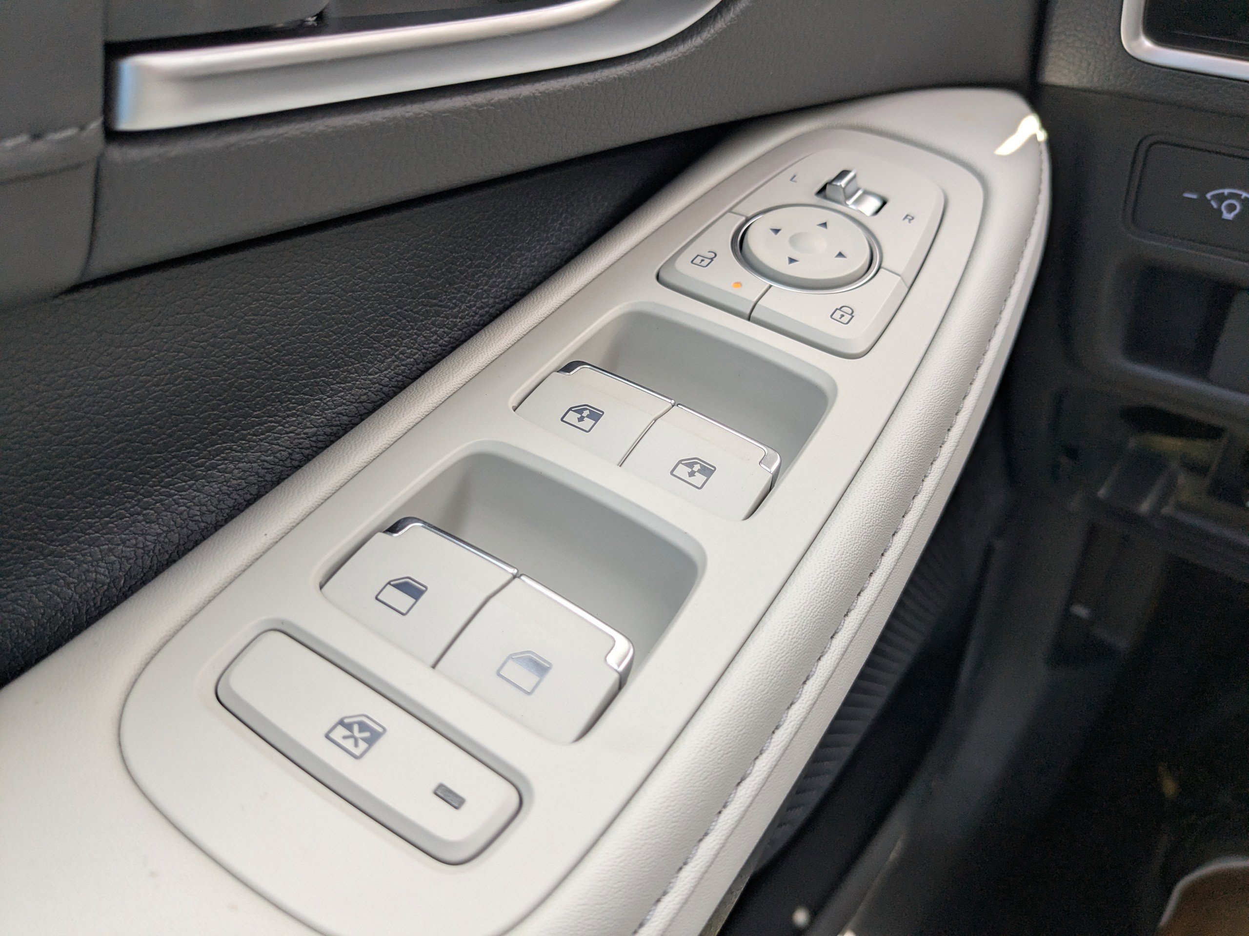 2025 Hyundai Sonata Hybrid Limited photo 17