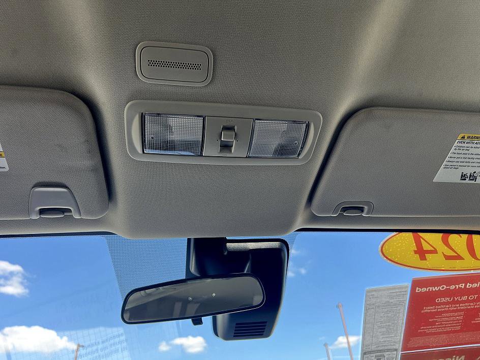 2024 Nissan Titan SV Crew Cab photo 23