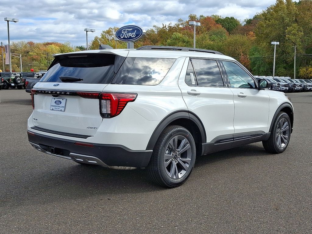 2026 Ford Explorer photo 4