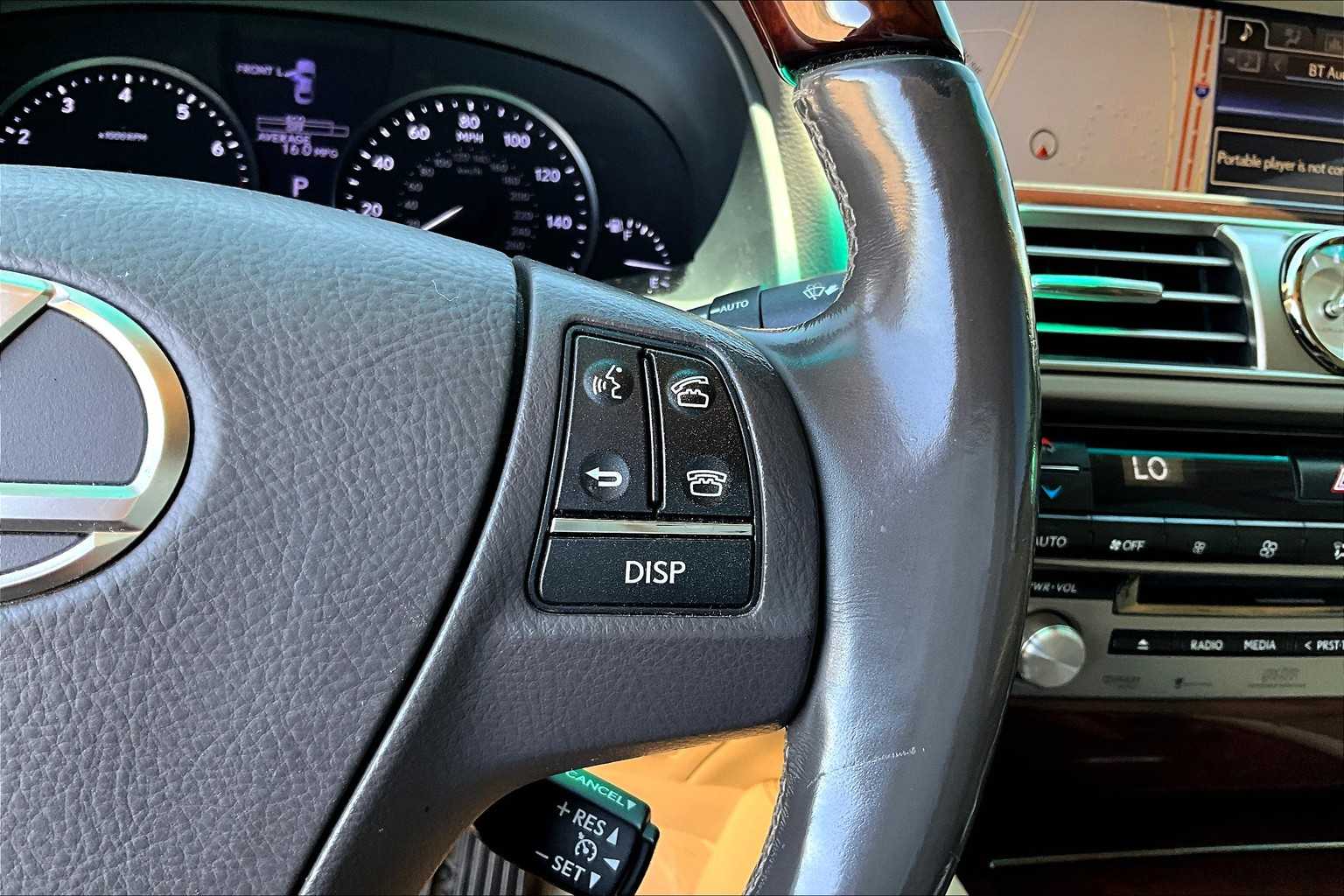 2013 Lexus LS 460 photo 23