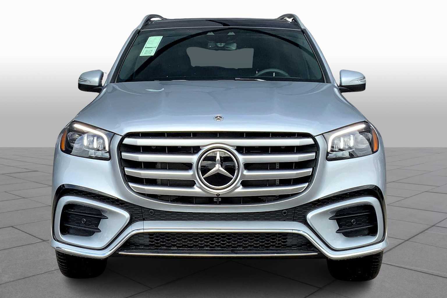 2025 Mercedes Benz GLS 450 4MATIC photo 3