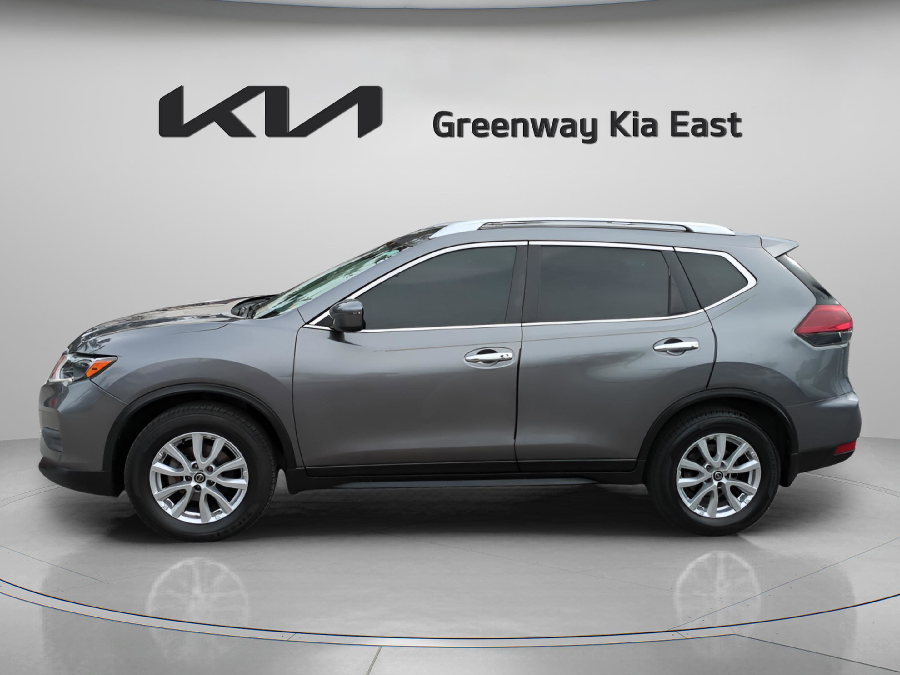 2020 Nissan Rogue SV photo 4