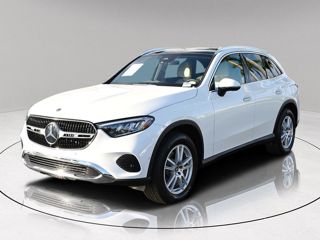 2025 Mercedes Benz GLC 300 4MATIC photo 3