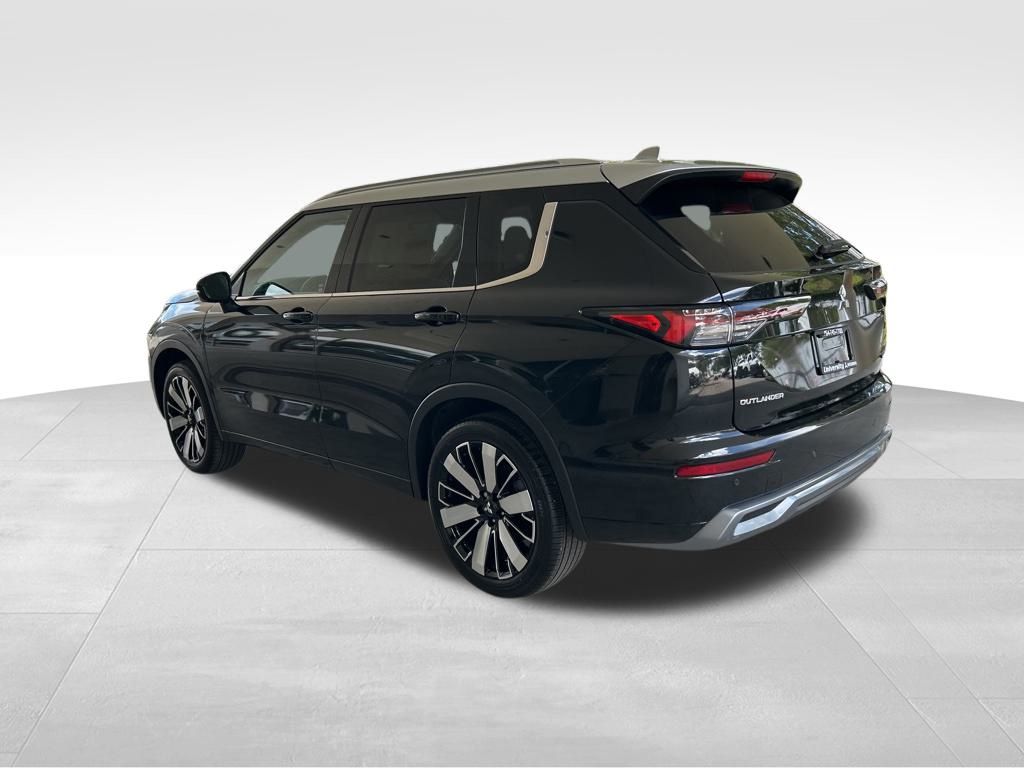 2025 Mitsubishi Outlander Black Edition photo 5