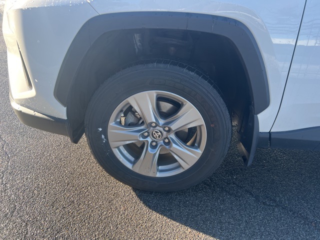 2024 Toyota RAV4 Hybrid XLE photo 2