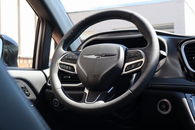 2025 Chrysler Pacifica photo 48