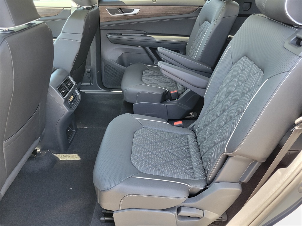 2026 Volkswagen Atlas SEL Premium R-Line photo 4