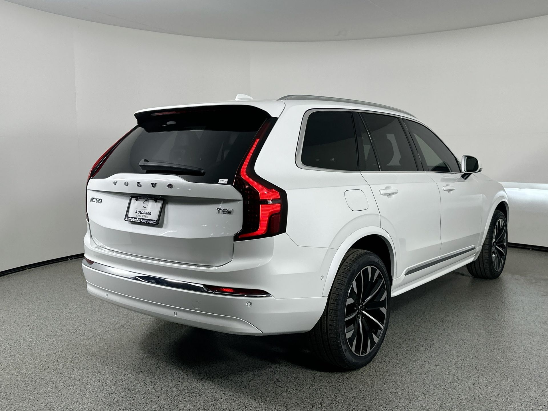 2025 Volvo XC90 T8 photo 4