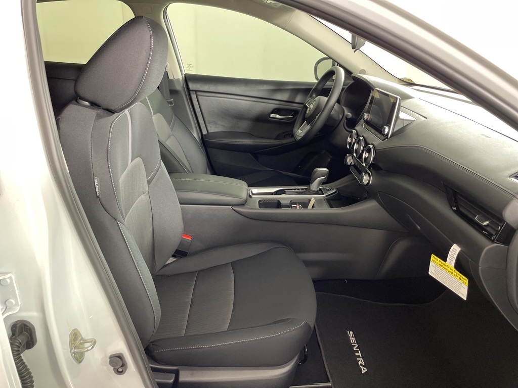 2025 Nissan Sentra SV photo 38