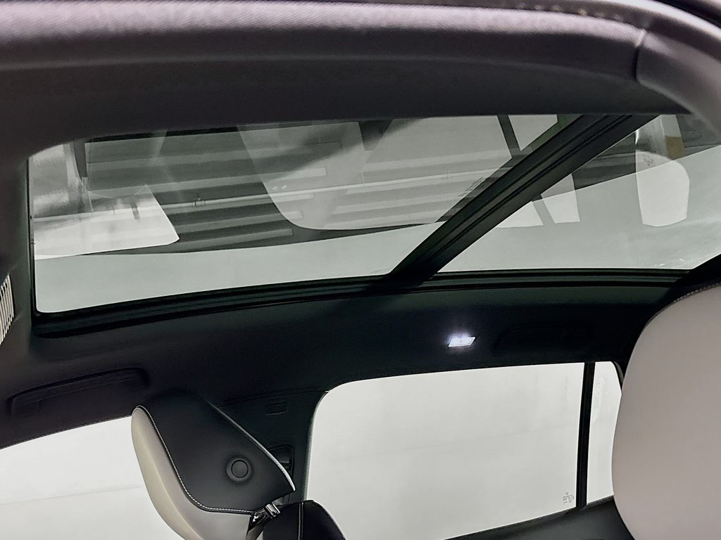 2025 Volkswagen Tiguan SE R-Line Black photo 18