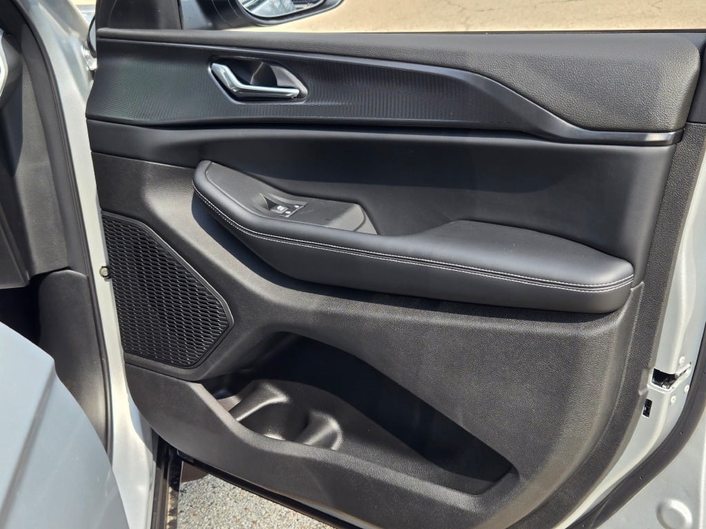 2025 Jeep Grand Cherokee Laredo photo 4