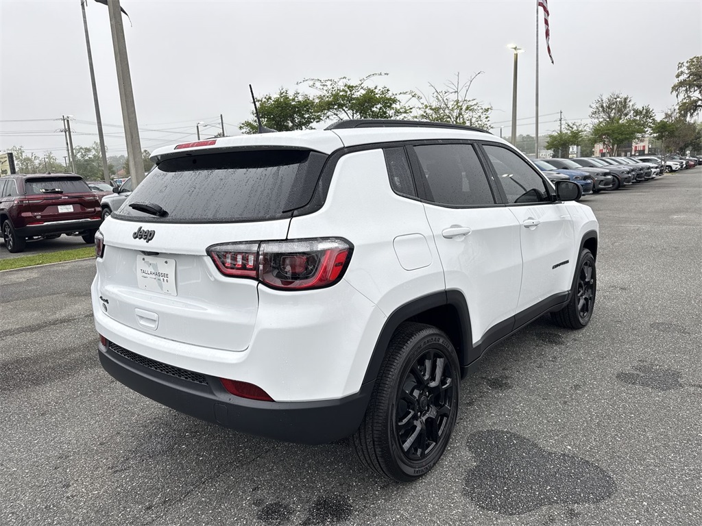2025 Jeep Compass Latitude photo 3