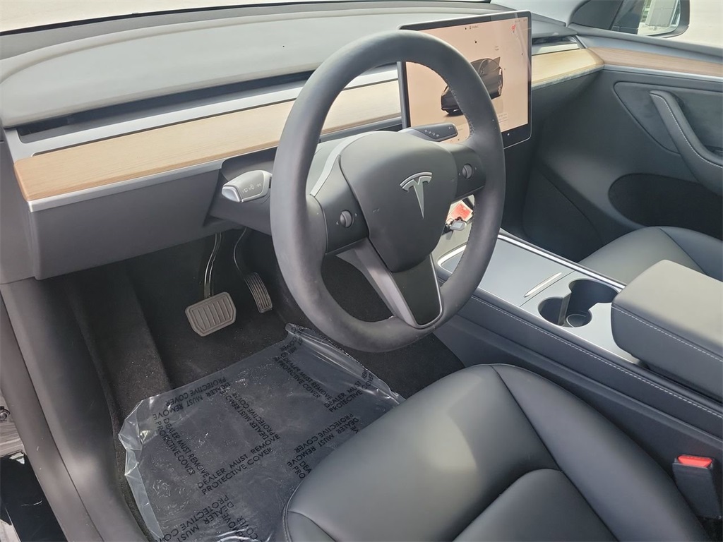 2024 Tesla Model Y Long Range photo 21