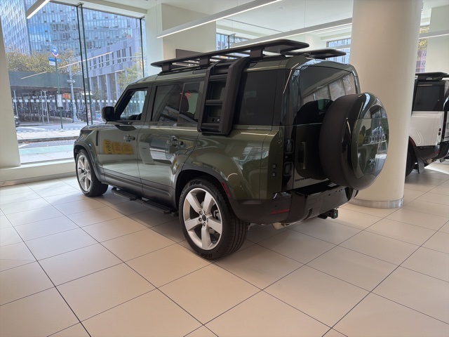 2026 Land Rover Defender 110 S photo 4