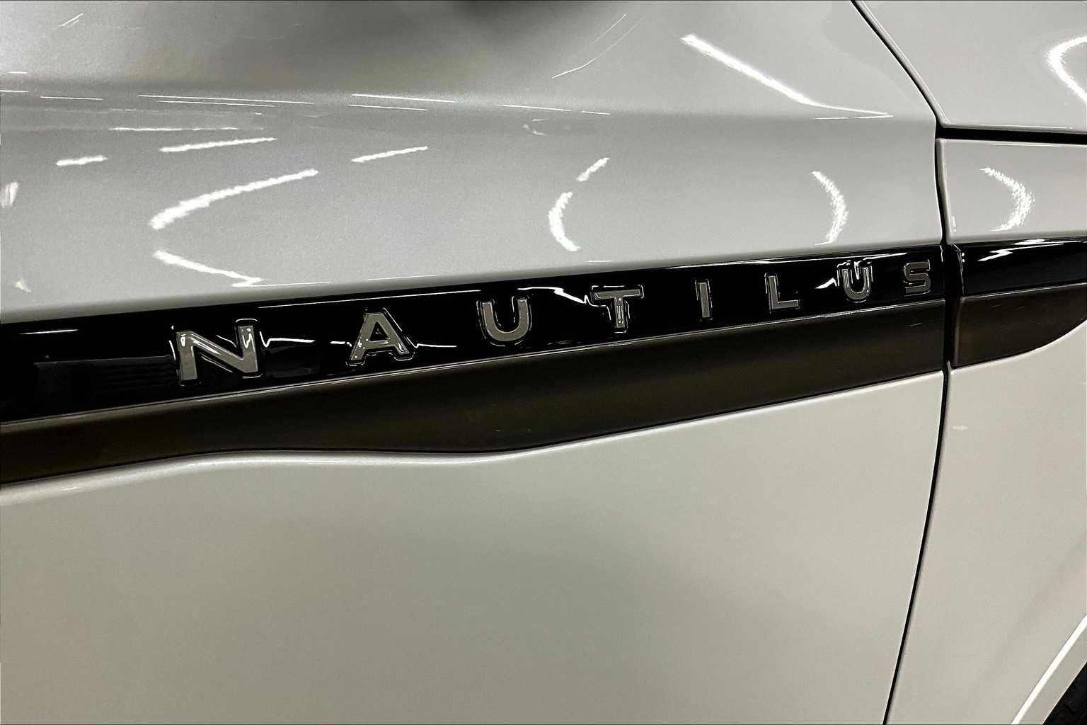2024 Lincoln Nautilus Black Label photo 9
