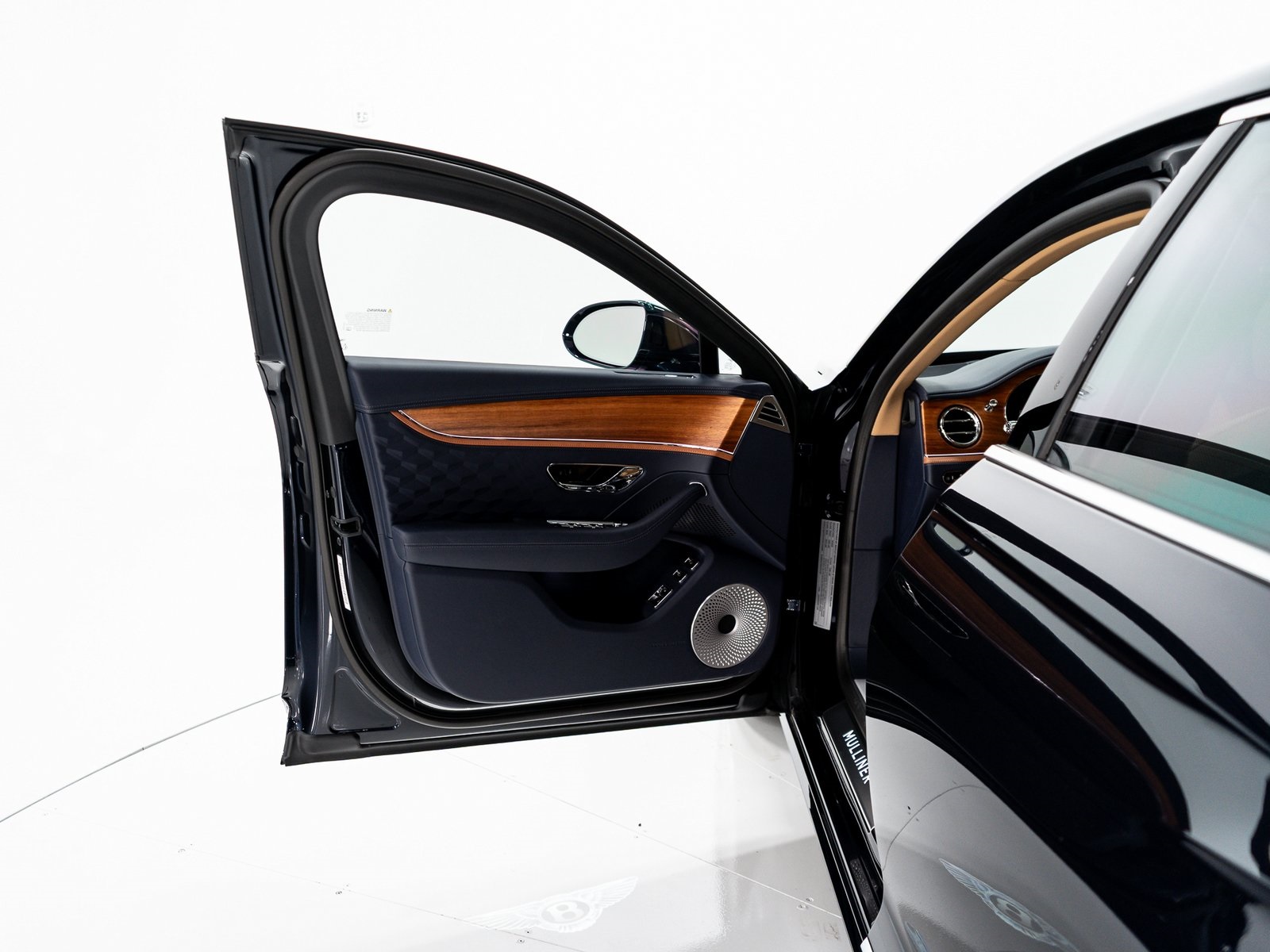 2025 Bentley Flying Spur Mulliner photo 9