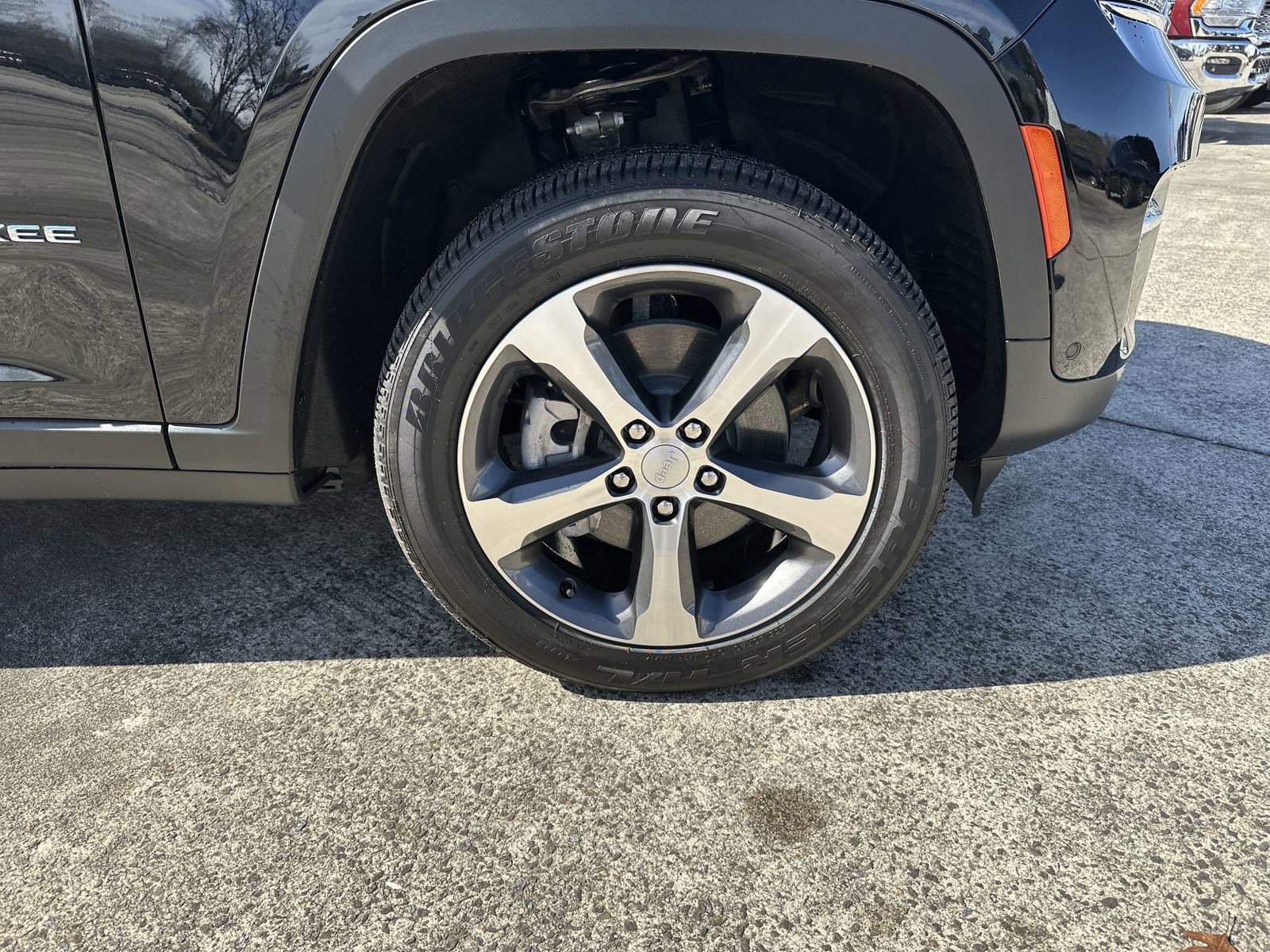 2024 Jeep Cherokee photo 12