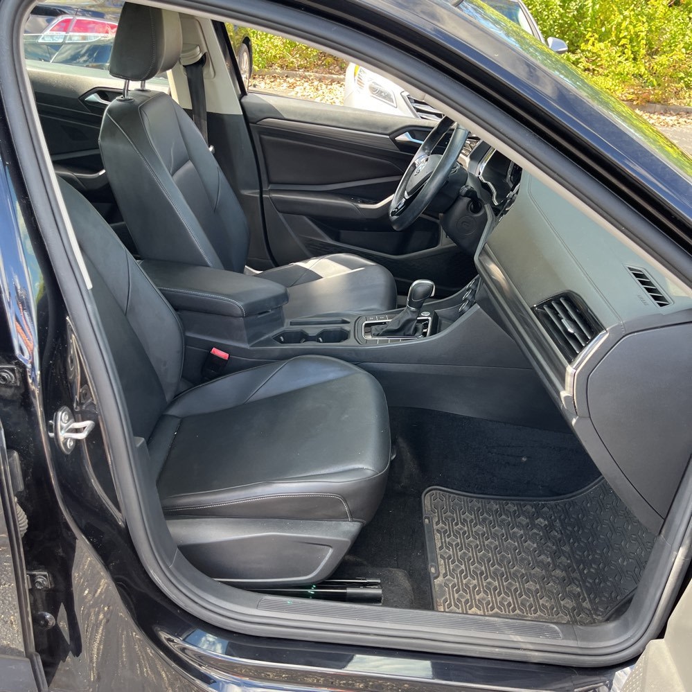 2019 Volkswagen Jetta SEL photo 3