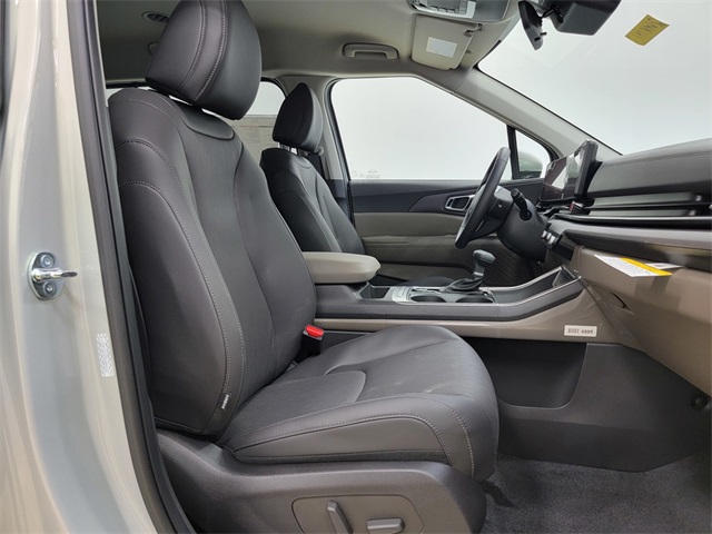 2026 Kia Carnival EX photo 17