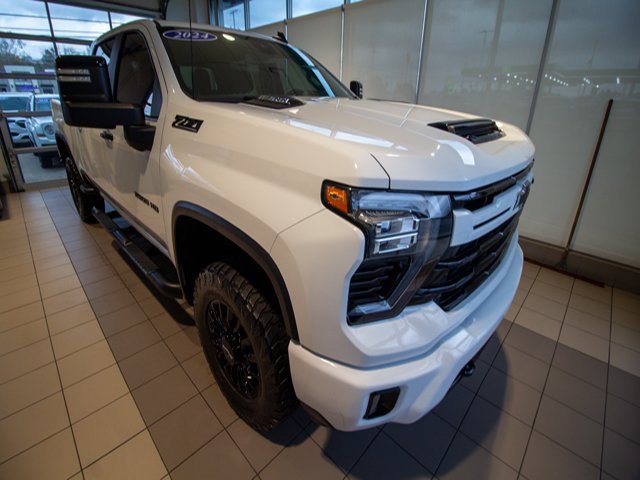2024 Chevrolet Silverado 2500HD LT photo 3
