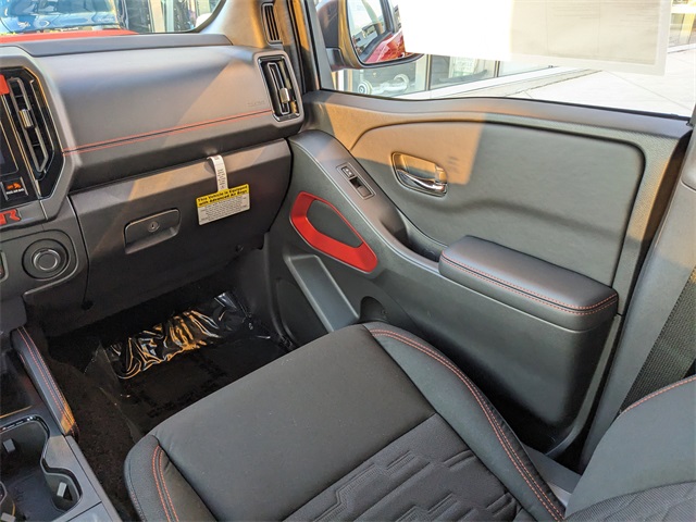 2025 Nissan Frontier Crew Cab PRO-4X photo 10