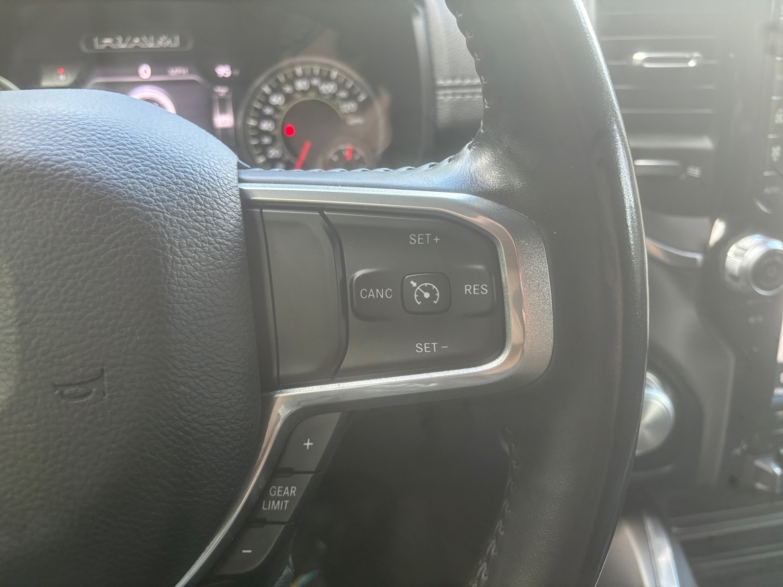 2022 Ram 1500 Laramie photo 19