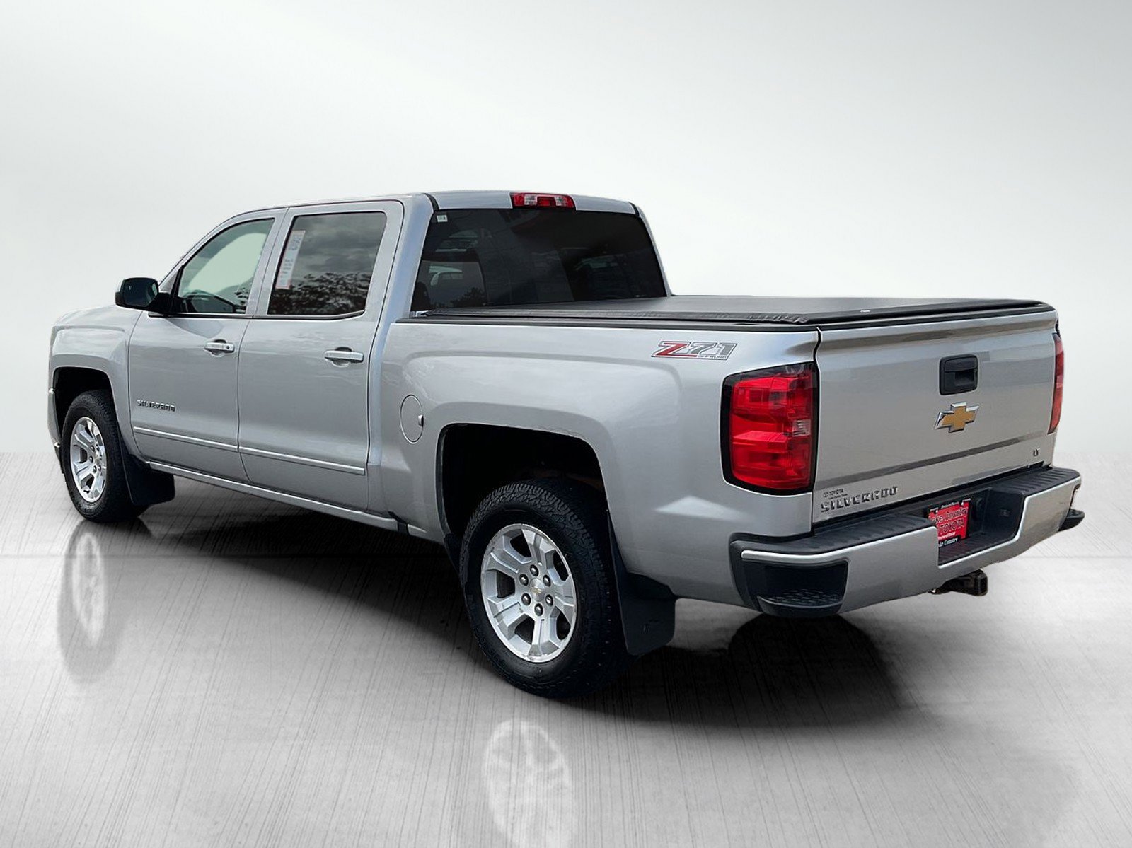 2017 Chevrolet Silverado LT photo 3