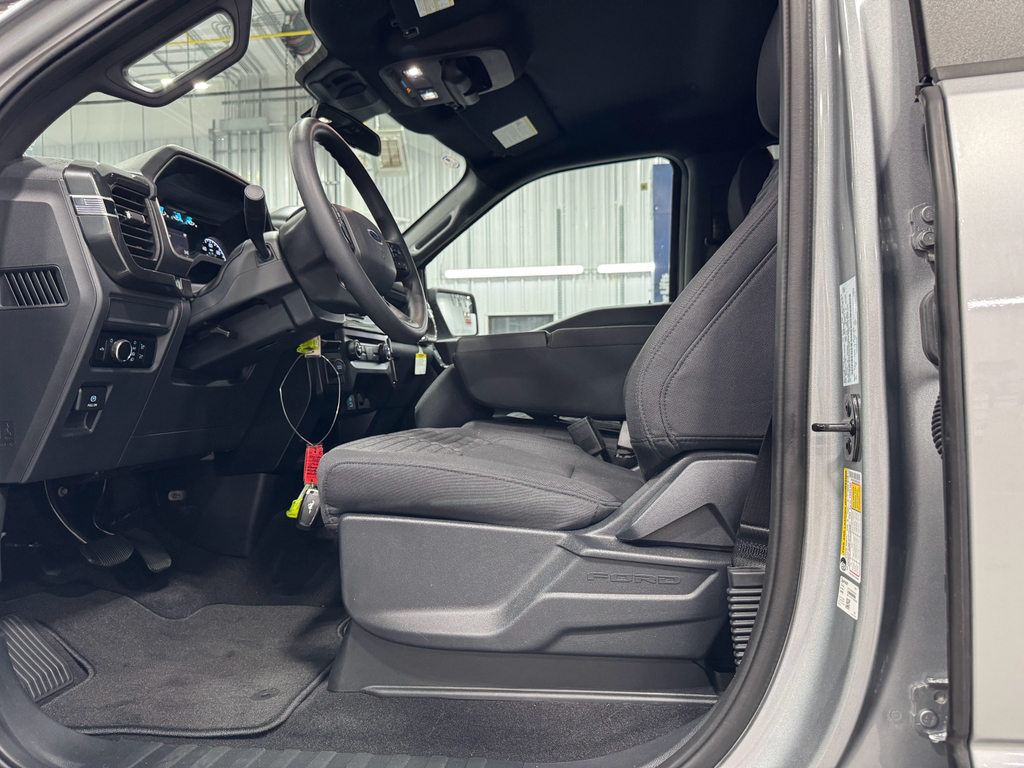 2023 Ford F-150 XL photo 3