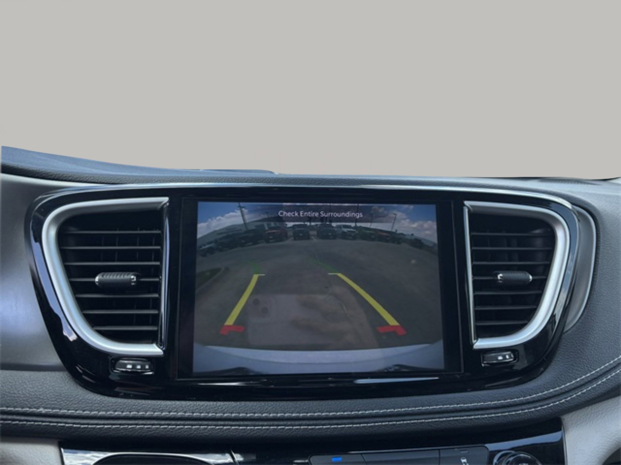 2022 Chrysler Pacifica Touring L photo 18