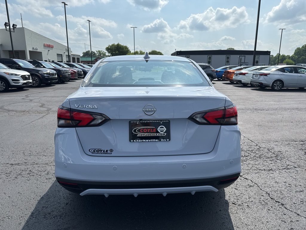 2025 Nissan Versa SV photo 4