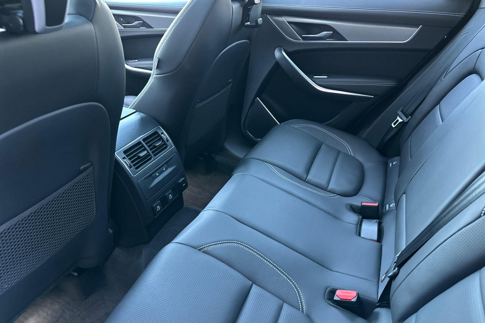 2025 Jaguar F-PACE P250 R-Dynamic S photo 12