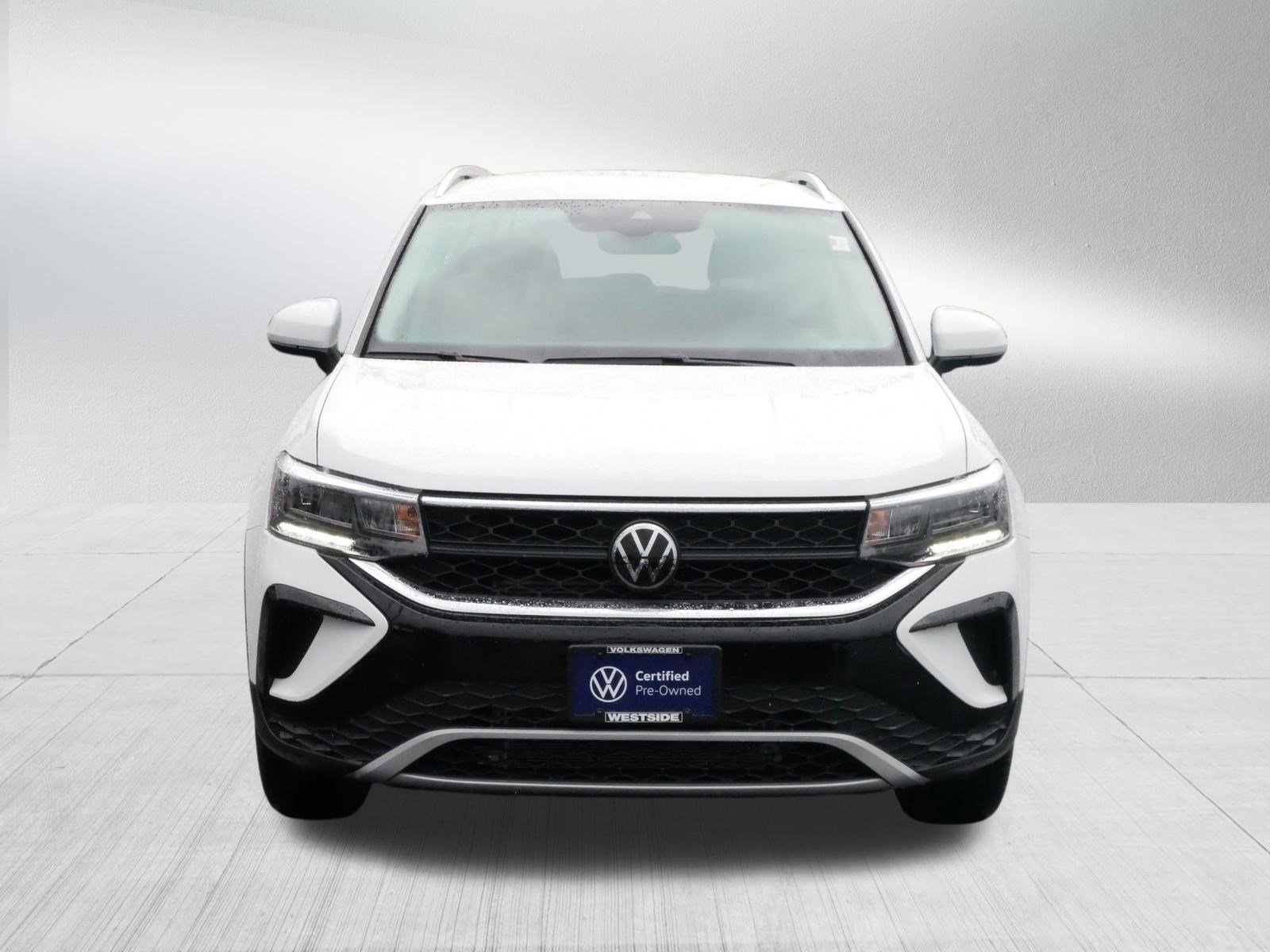 2024 Volkswagen Taos SE photo 2