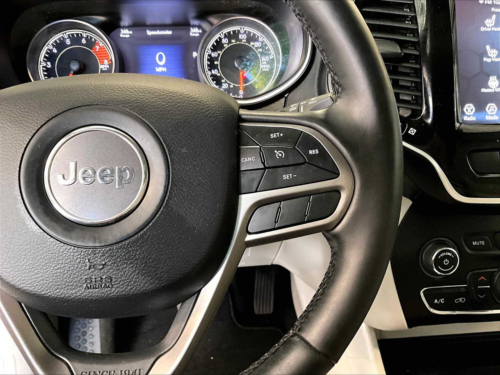 2020 Jeep Cherokee Limited photo 25