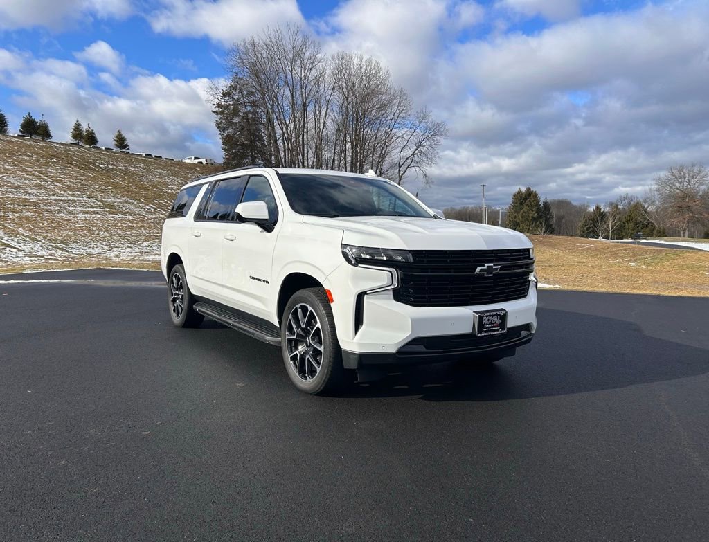 2023 Chevrolet Suburban RST's photo