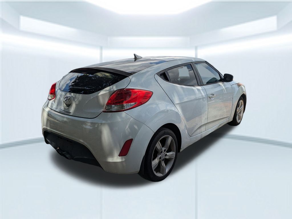 2013 Hyundai Veloster Base photo 2