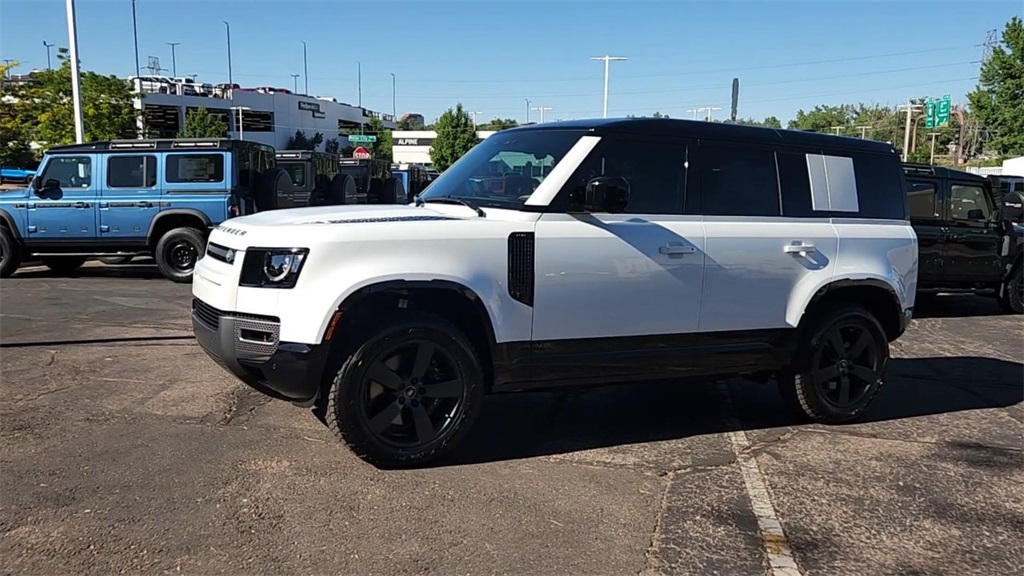 2025 Land Rover Defender 110 V8 photo 3