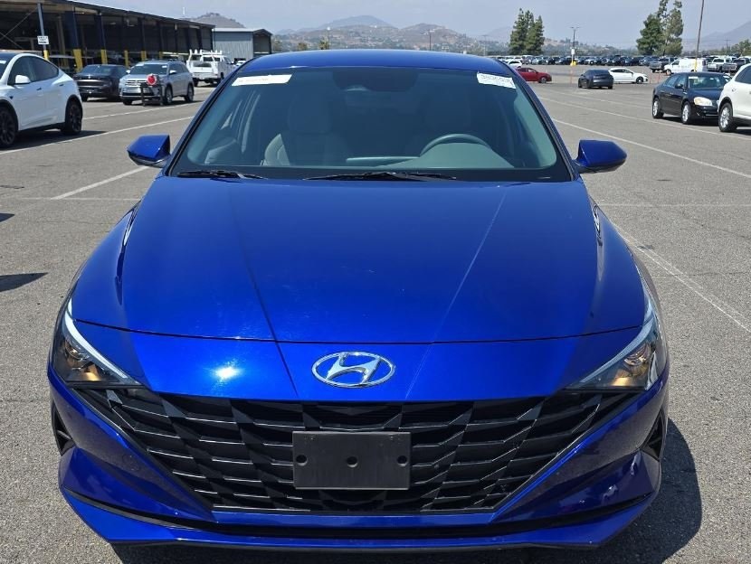 2023 Hyundai Elantra SEL photo 2