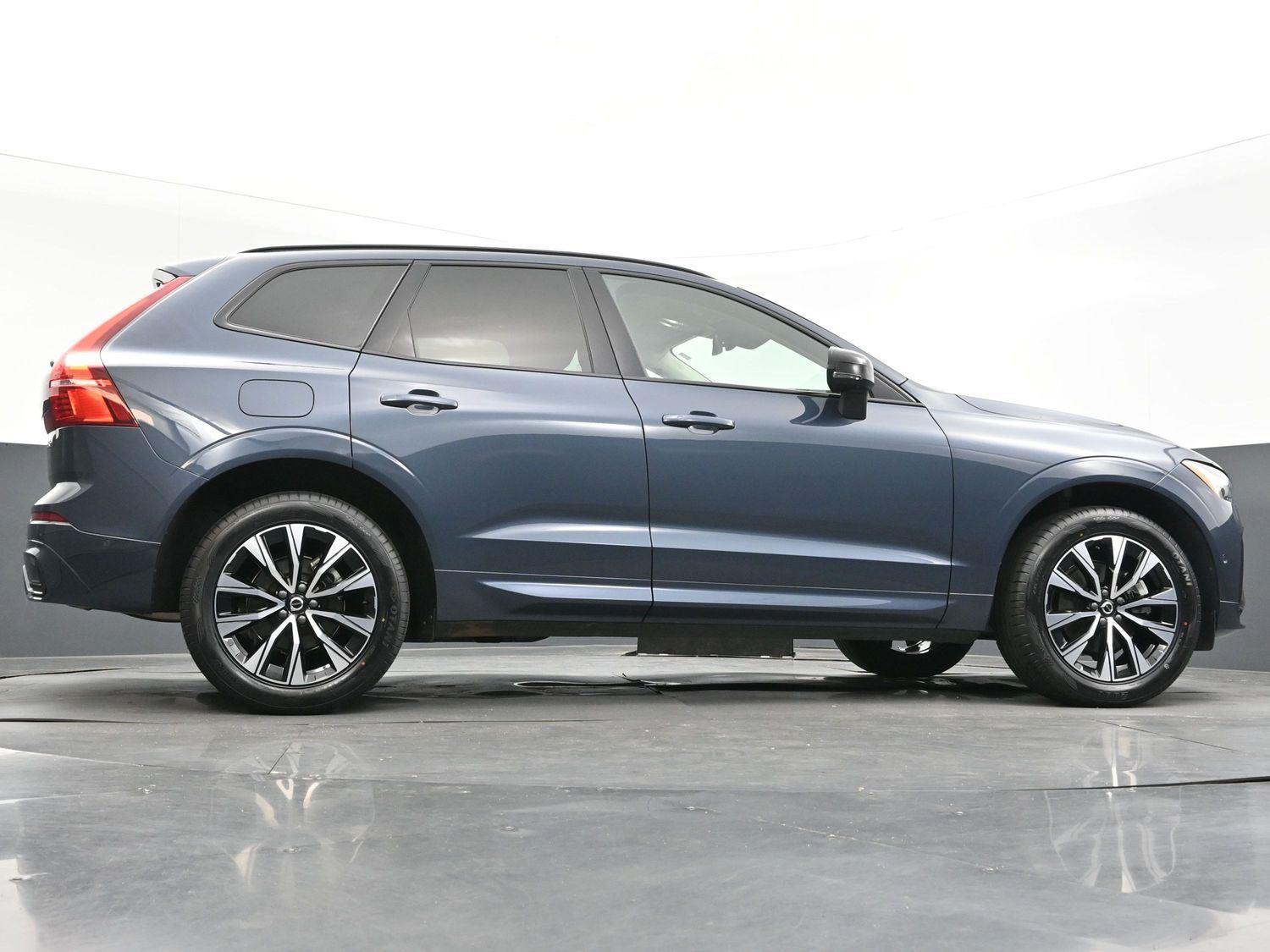 2024 Volvo XC60 Plus photo 46