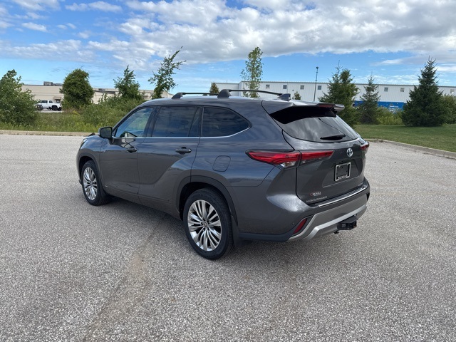2023 Toyota Highlander Hybrid Platinum photo 4